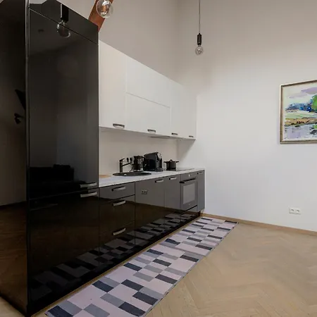 Modern In Prestigious Quiet Center 아파트 *