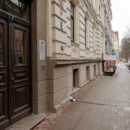 Modern In Prestigious Quiet Center *