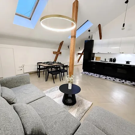 Modern In Prestigious Quiet Center Apartment
