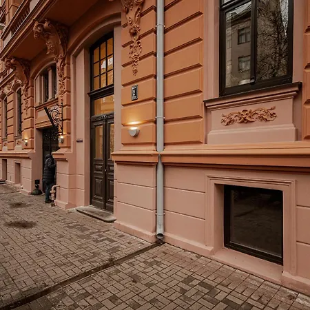 Modern In Prestigious Quiet Center Apartment