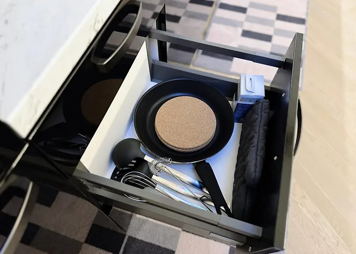 Modern In Prestigious Quiet Center